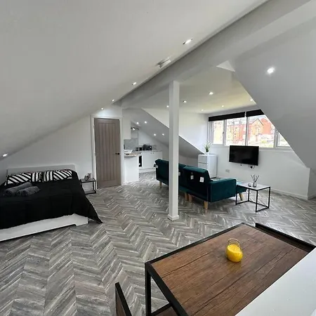 New Penthouse Pad - 5 Mins From Leeds Centre Лідс