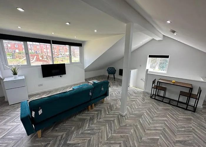 New Penthouse Pad - 5 Mins From Leeds Centre Apartment